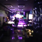 招待所 Terminal 1 *