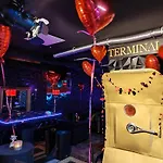 招待所 Terminal 1 *